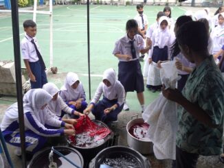 SMA Tarakanita Magelang menyelenggarakan kegiatan Workshop membatik dengan tema “Goresan Remaja Warisan Nusantara”.