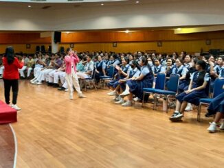 Siswa-siswi SMA Tarakanita 1 berkumpul di auditorium untuk mengikuti perayaan Bulan Bahasa