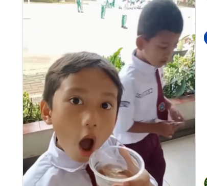 Viral siswa SD patungan untuk gurunya