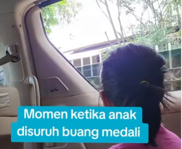 anak disuruh buang medali