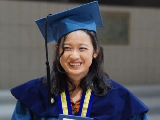 Jessie Manopo meraih gelar Doktor (S3) di bidang Fisika dengan predikat kehormatan "Summa Cumlaude" pada usia yang sangat muda: 25 tahun 10 bulan