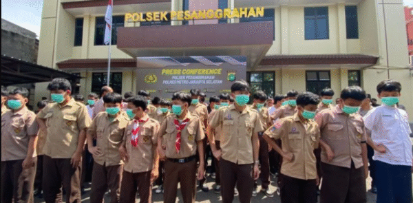 Polisi Hukum Siswa Hendak Tawuran di Jaksel dengan Lagu ‘Tek Kotek Anak Ayam'