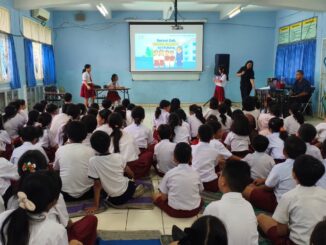 peserta didik kelas 3–6 SD Tarakanita 3 berkumpul di aula untuk mengikuti kegiatan Seminar Anti-Bullying dengan tema “Berani Baik, Berani Berhenti dari Sikap Bullying”.