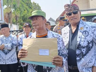 Guru dari PGRI layang somasi kepada Gubernur Jawa Timur. (Ist.)
