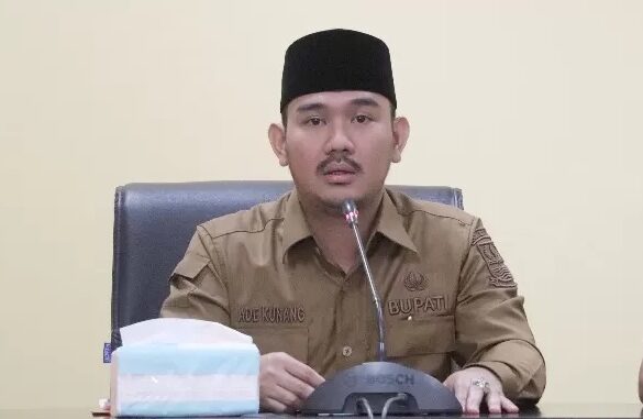 Bupati Bekasi, Ade Kuswara Kunang