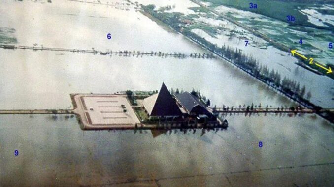 Gereja Santo Yakobus di Kodamar. Jika sekarang gereja tersebut dikelilingi aspal dan beton, pada tahun 1990-an bangunan ini masih berdiri di tengah kepungan sawah hijau yang luas.