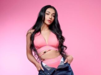 Penyanyi dan artis senior Denada Tambunan