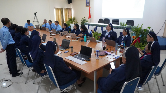 Yayasan Tarakanita Jajaran pengurus. para suster CB (Carolus Boromeus) dan fungsionaris Yayasan Tarakanita nasional menyelenggarakan rangkaian rapat kerja strategis di Gedung TDC 2 kanwil Surabaya (KalderaNews/Dok. Tarakanita)