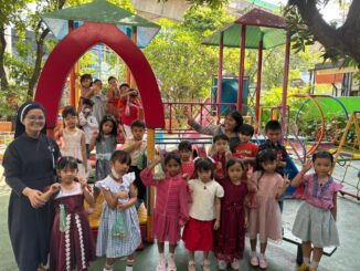 Keluarga besar KB-TK Tarakanita 2 merayakan Paskah pada Jumat, 10 April 2026