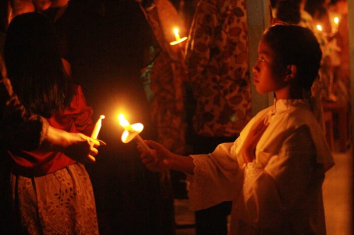 Misa Vigili Paskah 2026 di Lereng Merapi Gereja Stasi Santo Paulus Ngargomulyo, Dukun, Magelang, Jawa Tengah pada Sabtu malam, 4 April 2026
