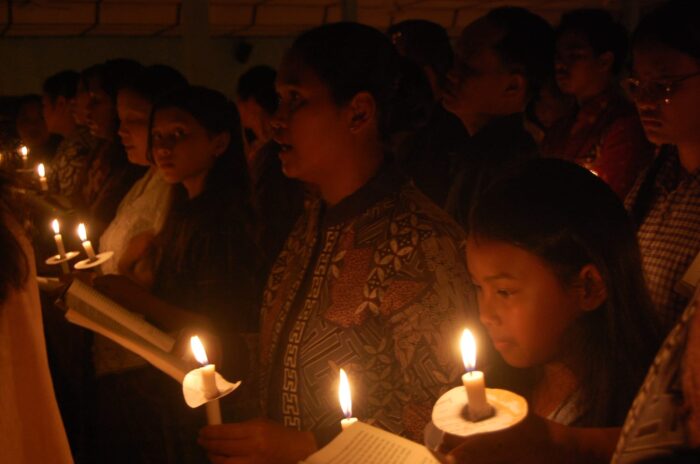 Misa Vigili Paskah 2026 di Lereng Merapi Gereja Stasi Santo Paulus Ngargomulyo, Dukun, Magelang, Jawa Tengah pada Sabtu malam, 4 April 2026