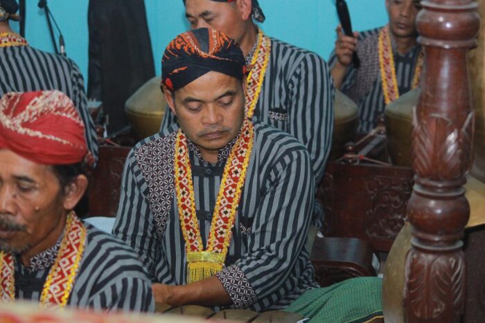 Misa Vigili Paskah 2026 di Lereng Merapi Gereja Stasi Santo Paulus Ngargomulyo, Dukun, Magelang, Jawa Tengah pada Sabtu malam, 4 April 2026