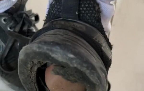 Sepatu rusak