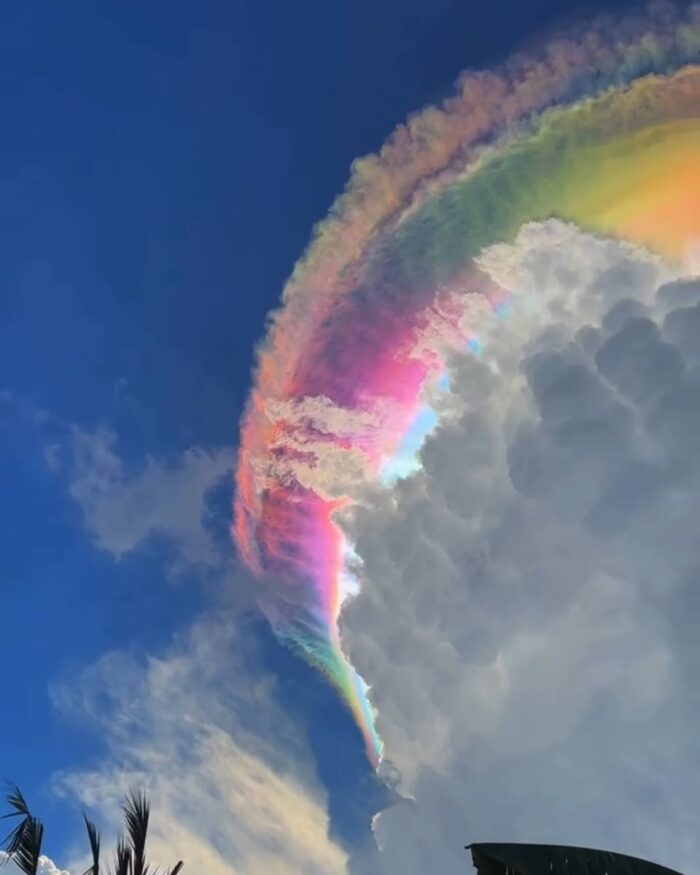 Penampakan Cloud Iridescence atau iridisensi awan di langst Jonggol 