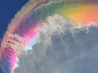Penampakan Cloud Iridescence atau iridisensi awan di langst Jonggol