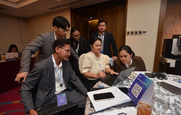 EU Youth Sounding Board members in ASEAN formulating recommendations for the future of ASEAN-EU relations