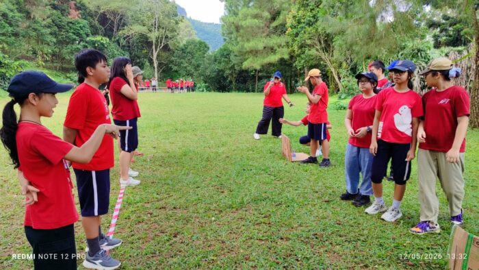 Permaianan : “Membangun Kepercayaan melalui Kebersamaan”. Semangat membangun komunikasi untuk menyelesaikan tantangan bersama-sama sebagai sebuah tim