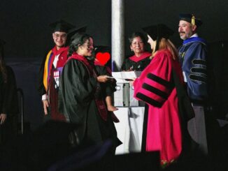 Momen Mutiara Annisa Baswedan (Tia) menerima ijazah magisternya sembari menggendong putra kecilnya Ibrahim. Tia resmi menyelesaikan pendidikan pascasarjana di salah satu universitas terbaik dunia, Harvard University, Cambridge, Massachusetts, Amerika Serikat