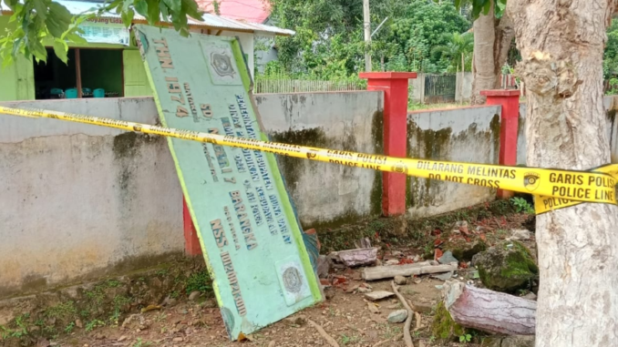 Papan Nama SDN 7 Barangka Roboh, Satu Murid Meninggal (KalderaNews/Ist)