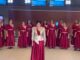Meski gagal terbang ke Manokwari, kontingen Paduan Suara Wanita Kepri tetap melantunkan lagu-lagu rohani di Terminal 3 Bandara Soekarno-Hatta, Jumat (26/6)