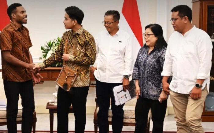 Wakil Presiden Gibran Rakabuming menerima audiensi Yayasan Widya Cahaya Nusantara di Istana Wakil Presiden, Jakarta Pusat 