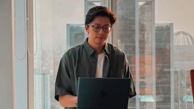 Hengky Adinata dikenal sebagai trader dan investor ritel yang mendirikan komunitas Remora Trader