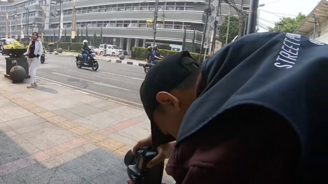 Fotografer di Jalan Braga Bandung Fotografer di Jalan Braga Bandung