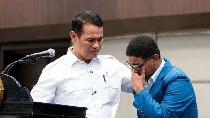 Menteri Pertanian Andi Amran Sulaiman dan Mahasiswa Undip asal Alor Adriano Padama