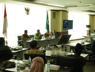 Rapat bersama Plt. Rektor UINSA dan jajaran pimpinan serta guru besar