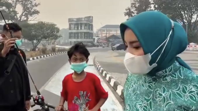Tangkapan layar bagi-bagi masket penangkal asap kebakaran hutan Tangkapan layar bagi-bagi masket penangkal asap kebakaran hutan