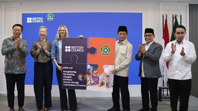 Direktur British Council Wilayah Asia Pasifik, Kate Joyce, bersama Menteri Agama, Nasaruddin Umar, meluncurkan program STEPS-CoP secara simbolis, didampingi oleh Country Director British Council, Summer Xia, dan Wakil Kepala Misi Kedutaan Besar Inggris, Fiona Ritchie Direktur British Council Wilayah Asia Pasifik, Kate Joyce, bersama Menteri Agama, Nasaruddin Umar, meluncurkan program STEPS-CoP secara simbolis, didampingi oleh Country Director British Council, Summer Xia, dan Wakil Kepala Misi Kedutaan Besar Inggris, Fiona Ritchie