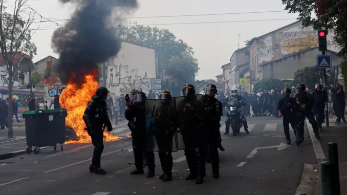 Demo pelajar di Paris Demo pelajar di Paris
